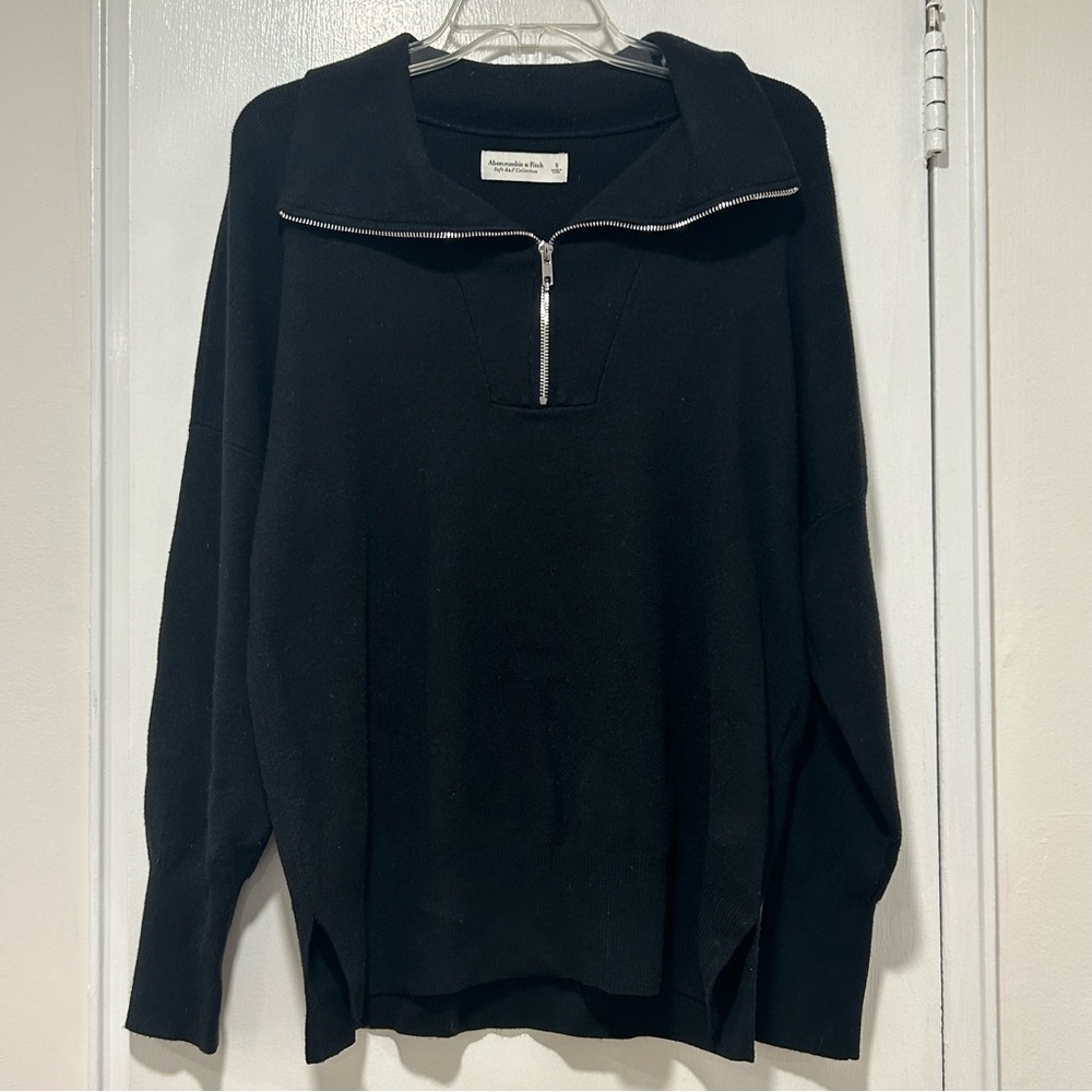 Abercrombie & Fitch - Soft AF Black Quarter Zip Sweater - Size S (WORN TWICE)